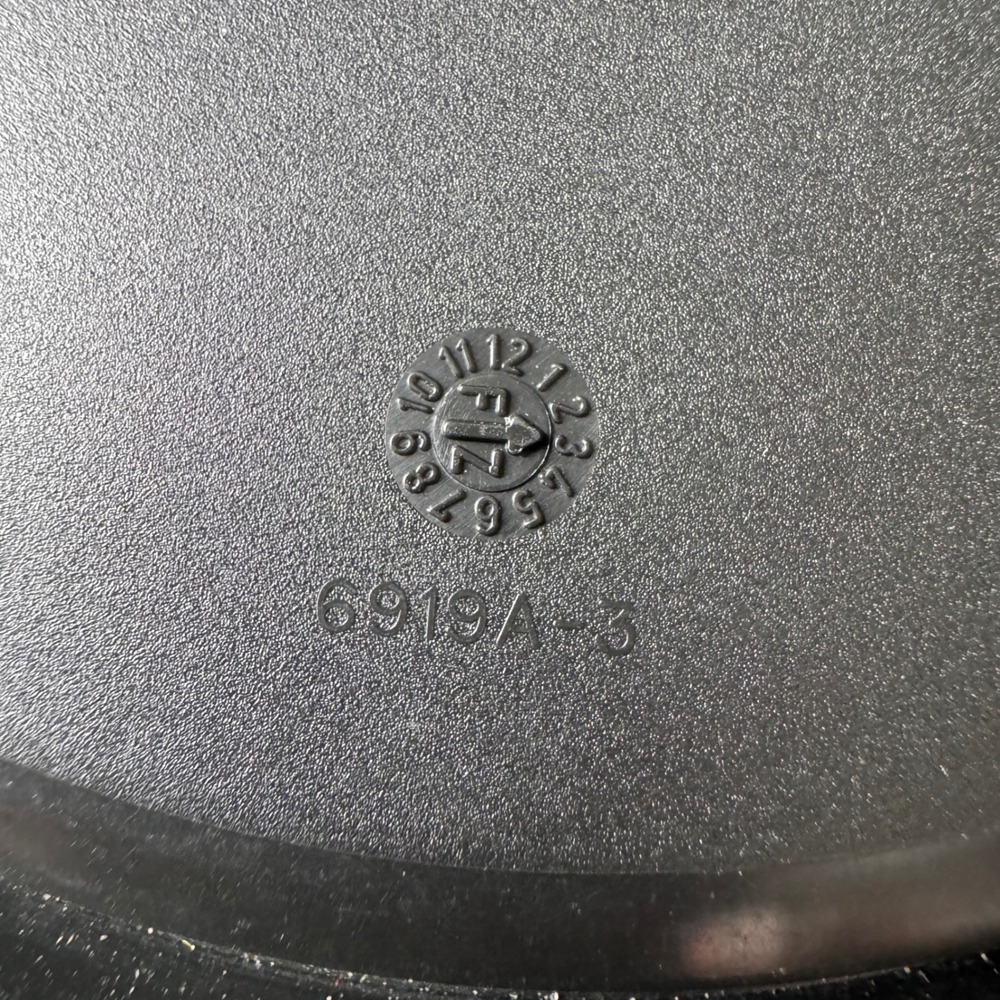 Tupperware‎ Black Round Seal Lid 6919A Replacement Part 5.75 Inch - Picture 4 of 5
